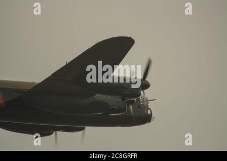 Avro Lancaster PA474 ist ein schwerer Bomber aus dem Zweiten Weltkrieg, der von der Royal Air Force betrieben wird Stockfoto