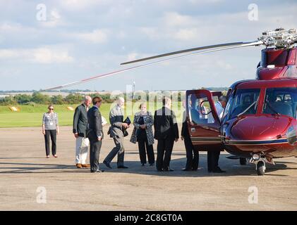 Der Herzog von Kent an Bord des Royal House Sikorsky S-76C Hubschrauber Stockfoto