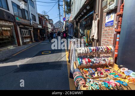 Einkaufsstraße in Bukchon-ro 5ga-gil, Jongno-gu, Seoul, Südkorea Stockfoto