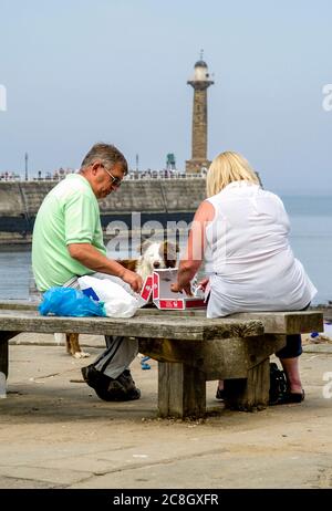 Fisch und Chips am Meer (Whitby) Stockfoto