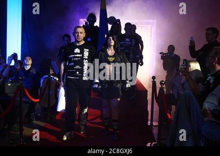 Linköping, Schweden 2012-04-27 vor rund 3,000 Zuschauern im Cloetta-Center verteidigte Boxerin Frida Wallberg (im Bild) ihren WBC-Titel, als sie Amanda Serrano aus den USA in der Boxgala Best of the Best besiegte. Foto Jeppe Gustafsson Stockfoto