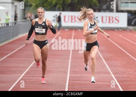 Bern, Wankdorf. Juli 2020. 24.07.2020, Bern, Wankdorf Stadion, Leichtathletik: Citius Champs Bern Meeting, Lieke Klaver (Niederlande) und Femke Bol (Niederlande) über 400m. Kredit: SPP Sport Presse Foto. /Alamy Live Nachrichten Stockfoto