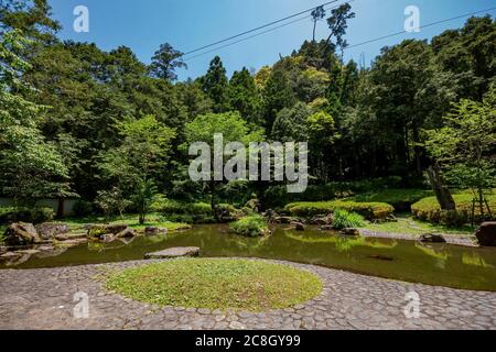 Schöner Seeblick auf die Mingchi National Forest Recreation Area in Yilan, Taiwan Stockfoto