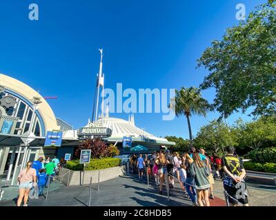 Orlando, FL/USA-1128/19:der Eingang zur Space Mountain Fahrt im Magic Kingdom in Walt Disney World in Orlando, FL. Stockfoto