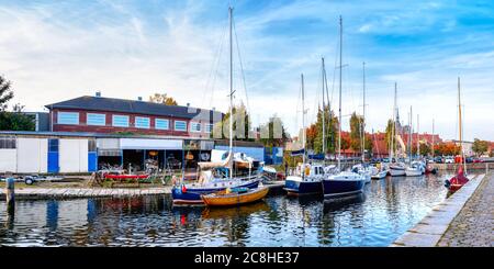 Stadtbild der Altstadt der Hansestadt Stralsund an einem sonnigen Herbsttag. Mecklenburg-Vorpommern, Deutschland Stockfoto