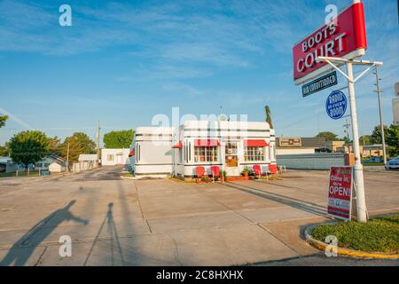 Carthage, USA 7. September 2015; Boots Court Motel, originalgetreu restauriertes historisches US Route 66-Motorhotel im Deco-Stil in Carthage, Missouri, eröffnet Stockfoto