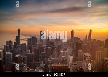 Luftaufnahme der Skyline von Chicago gleich nach dem Sinset Stockfoto