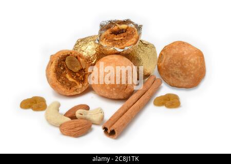 Trockene Frucht Kachori ist klein und runde Form ball gefüllt mit Masala und Cashew usw., selektiven Fokus - Bild Stockfoto