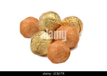 Trockene Frucht Kachori ist klein und runde Form ball gefüllt mit Masala und Cashew usw., selektiven Fokus - Bild Stockfoto