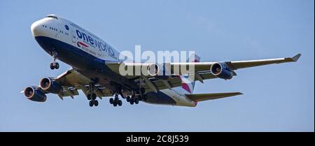 British Airways Boeing 747 Jumbo Jet G-CIVP über den endgültigen Anflug auf den Flughafen London-Heathrow LHR Stockfoto