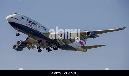 British Airways Boeing 747 Jumbo Jet G-CIVP über den endgültigen Anflug auf den Flughafen London-Heathrow LHR Stockfoto