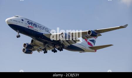 British Airways Boeing 747 Jumbo Jet G-CIVP über den endgültigen Anflug auf den Flughafen London-Heathrow LHR Stockfoto