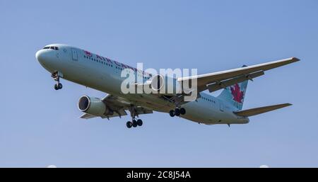 Air Canada Boeing 767 C-FPCA über den endgültigen Anflug auf den Flughafen London-Heathrow LHR Stockfoto