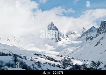 Beeindruckende Bergkette in den französischen alpen Stockfoto