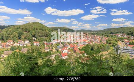 Landschaftlich schöner Blick auf Rodalben vom Bruderfelsen Wanderweg Stockfoto