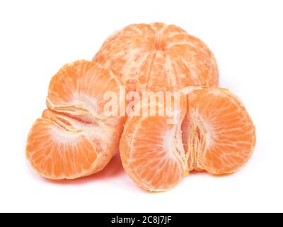 Frisch geschälte Mandarine isoliert auf weißem Hintergrund Stockfoto