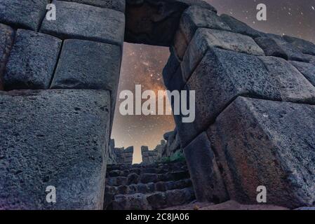 Die Inka-Zitadelle Sacsayhuaman am Stadtrand von Cusco (Peru) Stockfoto