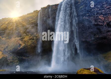 Seljalandsfoss einer der berühmtesten isländischen Wasserfälle im Winter. Island Stockfoto