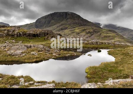 Tolles Ende vom Gipfel des Seathwaite Fell, Lake District, Cumbria, Großbritannien Stockfoto