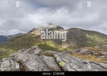 Great Gable und Green Gable vom Gipfel des Seathwaite Fell, Lake District, Cumbria, Großbritannien Stockfoto