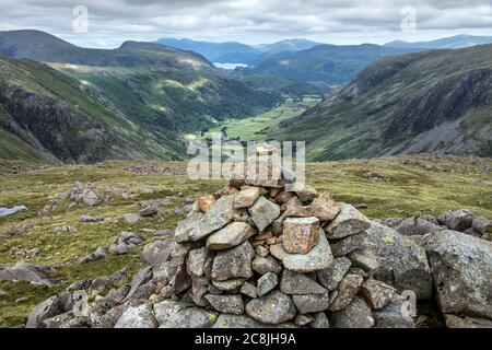 Seathwaite und Derwent Wasser aus dem nördlichen Top of Seathwaite Fell, Lake District, Cumbria, Großbritannien Stockfoto