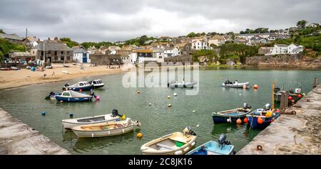 Hafen und Strand in Gorran Haven, Cornwall, England Stockfoto