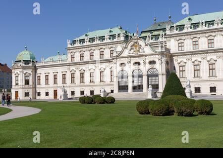 Südfassade des Schlosses Oberes Belvedere. Dieser barocke Palast wurde 1717-1723 als Sommerresidenz für Prinz Eugen von Savoyen erbaut Stockfoto