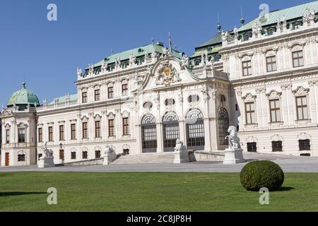 Südfassade des Schlosses Oberes Belvedere. Dieser barocke Palast wurde 1717-1723 als Sommerresidenz für Prinz Eugen von Savoyen erbaut Stockfoto