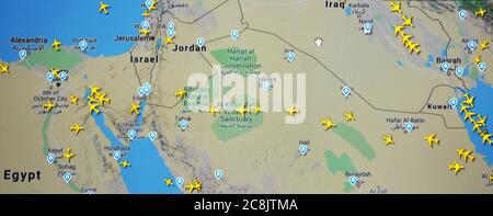Flugverkehr über Israel, Jordanien, Ägypten, Iran, Saudi-Arabien, Kuwait, Irak (25. juli 2020, UTC 12.16), im Internet über Flightradar 24-Website, Stockfoto