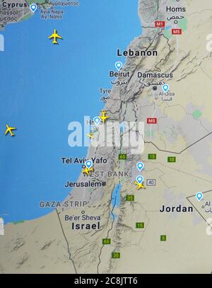 Flugverkehr über Israel, Jordanien, Libanon, Syrien (25. juli 2020, UTC 12.14), im Internet mit Flightradar 24-Standort, während der Coronavirus-Pandemie Stockfoto