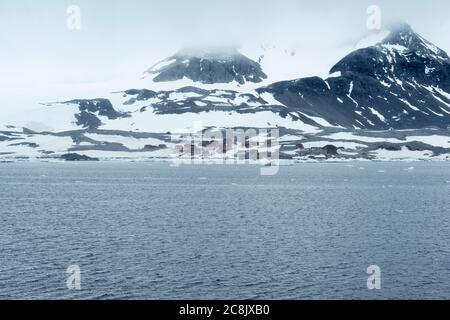 Die Comandante Ferraz Antarktisstation - brasilianische Antarktisforschungsstation in Admiralty Bay, King George Island, nahe der Spitze des Antars Stockfoto