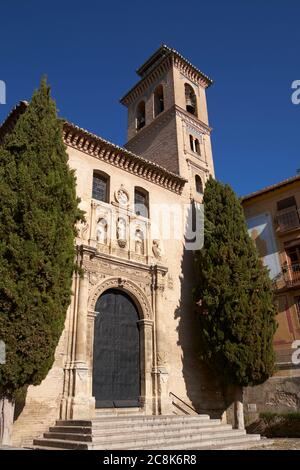 Kirche San Gil und Santa Ana, Granada, Andalusien, Spanien. Stockfoto