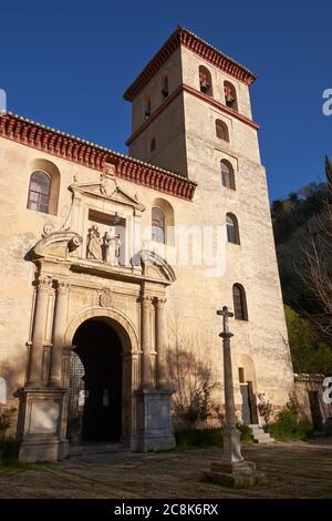 Kirche St. Peter und St. Paul (Iglesia de San Pedro y San Pablo), Granada, Andalusien, Spanien. Stockfoto