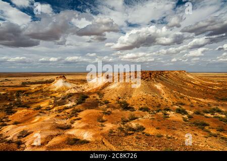 Berühmte bemalte Hügel der Breakaways bei Coober Pedy. Stockfoto