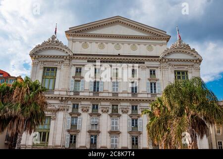 Oper von Nizza an der Cote D Azur - STADT NIZZA, FRANKREICH - 10. JULI 2020 Stockfoto