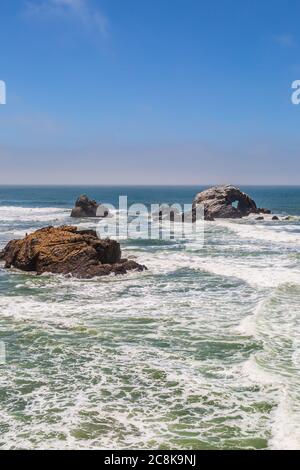 Seal Rock vor der kalifornischen Küste, in der Nähe von San Francisco Stockfoto