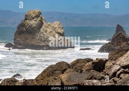 Seal Rocks, vor der Küste am Ocean Beach, San Francisco Stockfoto