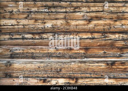 Textur einer Wand mit rissigen Holzplatten Stockfoto