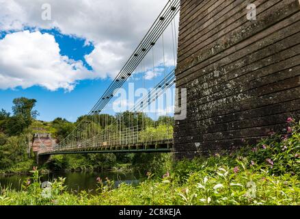 Union Suspension Bridge, 200 Jahre alte Schmiedeeisen-Kettenbrücke, Englisch Schottische Grenzüberquerung über den Fluss Tweed, Großbritannien Stockfoto