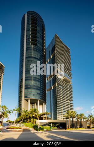 Foto von Porsche Design Tower und Turnberry Ocean Club Sunny Isles Beach FL Stockfoto