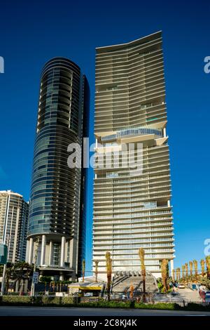 Foto von Porsche Design Tower und Turnberry Ocean Club Sunny Isles Beach FL Stockfoto