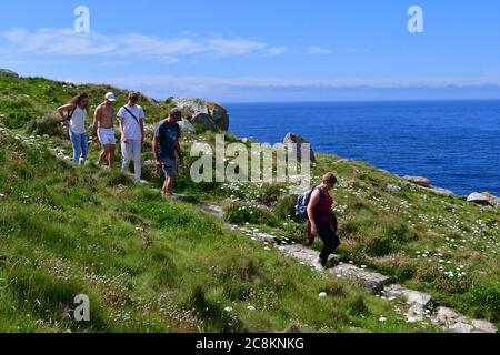 17.Juli National Trust Mayon Cliff's Walk zwischen Sennen Cove und Land's End in Cornwall an einem warmen Nachmittag.Bildnachweis Robert Timoney Stockfoto