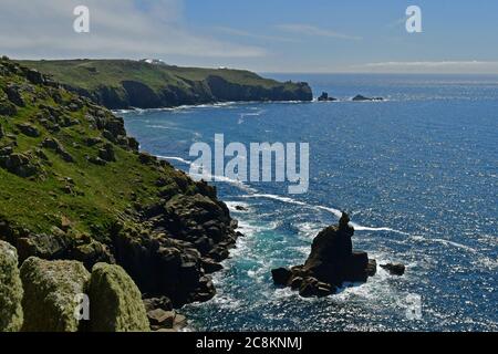 17.Juli National Trust Mayon Cliff's Walk zwischen Sennen Cove und Land's End in Cornwall an einem warmen Nachmittag.Bildnachweis Robert Timoney Stockfoto