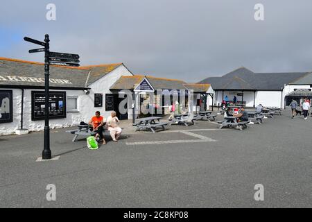 17.Juli National Trust Mayon Cliff's Walk zwischen Sennen Cove und Land's End in Cornwall an einem warmen Nachmittag.Bildnachweis Robert Timoney Stockfoto