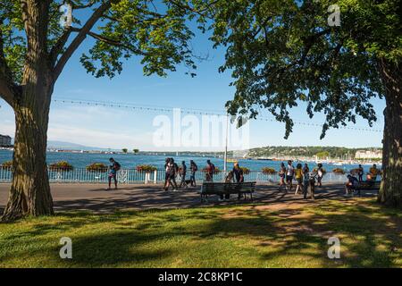 Englischer Garten in Genf am Genfer See in der Schweiz - GENF, SCHWEIZ - 8. JULI 2020 Stockfoto