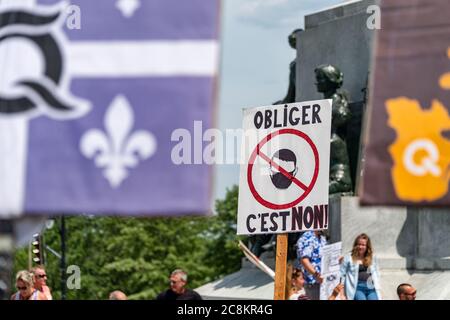 Montreal, Kanada - 25. Juli 2020: Protest gegen Zwangsmasken in Quebec Stockfoto