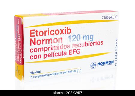 Huelva, Spanien - 23. Juli 2020: Normon Etoricoxib. Zur Behandlung von rheumatoider Arthritis, Psoriasis-Arthritis, Osteoarthritis, ankylosierenden Spondylit Stockfoto