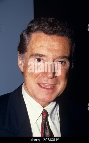 ***DATEI FOTO*** Regis Philbin verstirbt im Alter von 88 Jahren. Regis Francis Xavier Philbin (* 25. August 1931) ist eine amerikanische Medienpersönlichkeit und gelegentlicher Schauspieler und Sänger, bekannt für die Auftritte verschiedener Talk- und Game-Shows. © Marzullo/MediaPunch. Stockfoto