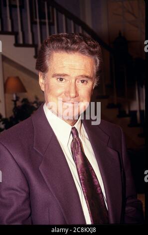 ***DATEI FOTO*** Regis Philbin verstirbt im Alter von 88 Jahren. Regis Francis Xavier Philbin (* 25. August 1931) ist eine amerikanische Medienpersönlichkeit und gelegentlicher Schauspieler und Sänger, bekannt für die Auftritte verschiedener Talk- und Game-Shows. © Marzullo/MediaPunch. Stockfoto