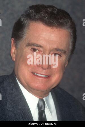 ***DATEI FOTO*** Regis Philbin verstirbt im Alter von 88 Jahren. Regis Philbin 1997 Foto von John Barrett/PHOTOlink.net /MediaPunch Stockfoto